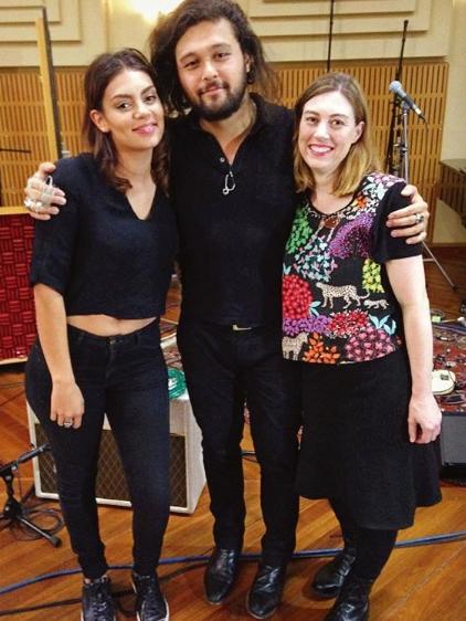 With Gang of Youths frontman Dave Le’aupepe and her mother Lieszel in 2016. (Picture: Thelma Plum Instagram)