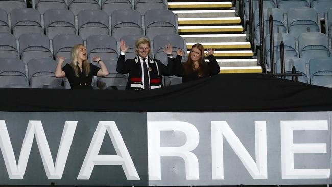 Brooke Warne, Jackson Warne and Summer Warne unveil the 'Shane Warne Stand'