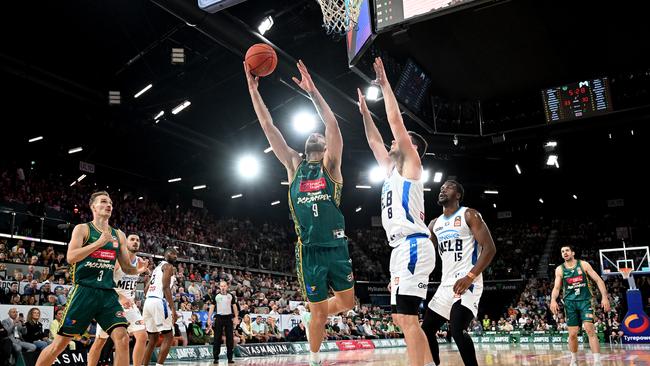 HOBART, AUSTRALIA – JANUARY 19: Jack McVeigh of the Jackjumpers drives to the basket during the round 16 NBL match between Tasmania Jackjumpers and Melbourne United at MyState Bank Arena, on January 19, 2024, in Hobart, Australia. (Photo by Steve Bell/Getty Images)