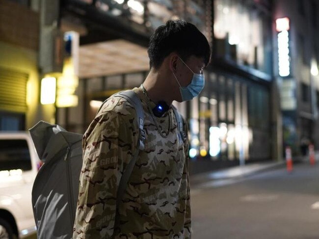 Zhou Qi leaving hotel quarantine in Melbourne. Picture: SEM media