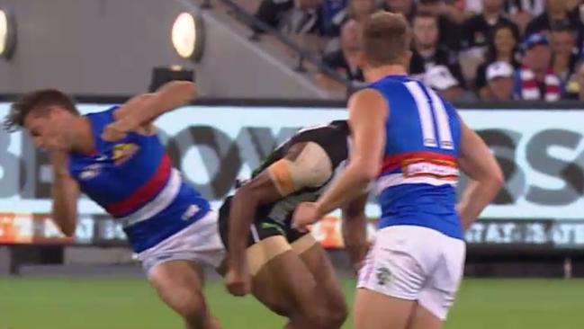 Travis Varcoe's bump on Luke Dahlhaus.