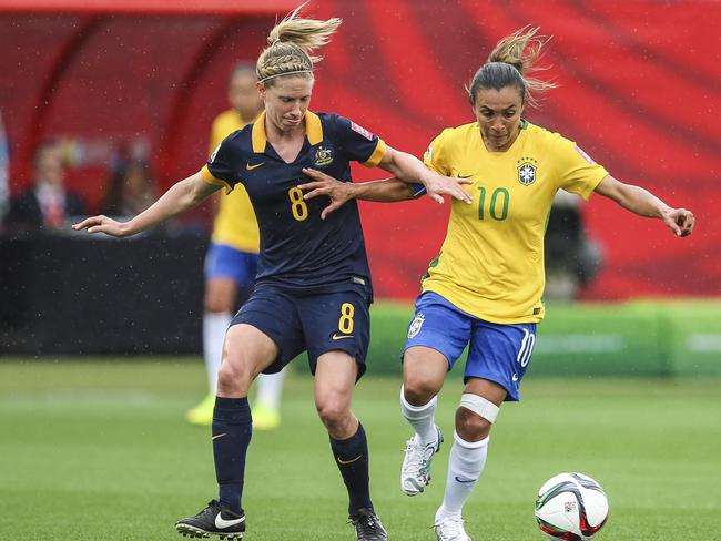 Elise Kellond-Knight fights for the ball with Marta at the 2015 women’s World Cup.