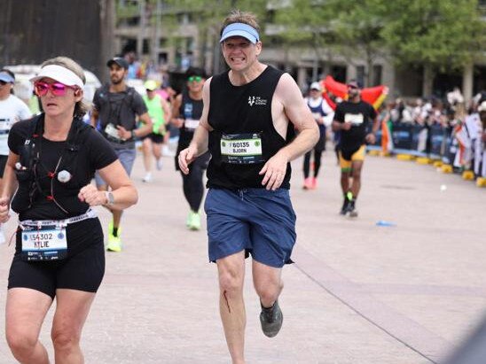 Bjorn Baker runs the Sydney marathon.