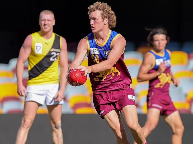 Charlie Bowes looking to kick long for the Brisbane Lions in the VFL competition. Picture: High Flyer Images