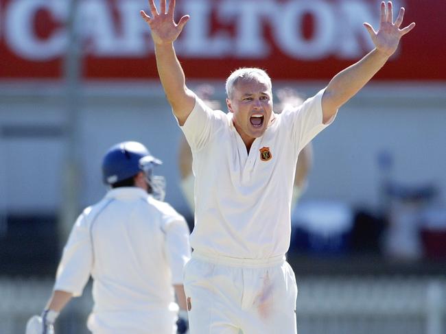 Former St Kilda bowler Adrian Jones has been appointed senior coach at Caulfield Cricket Club.