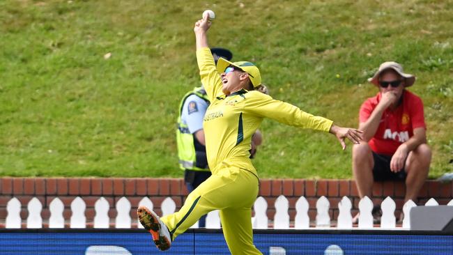 Ash Gardner pulls off an incredible outfield catch.