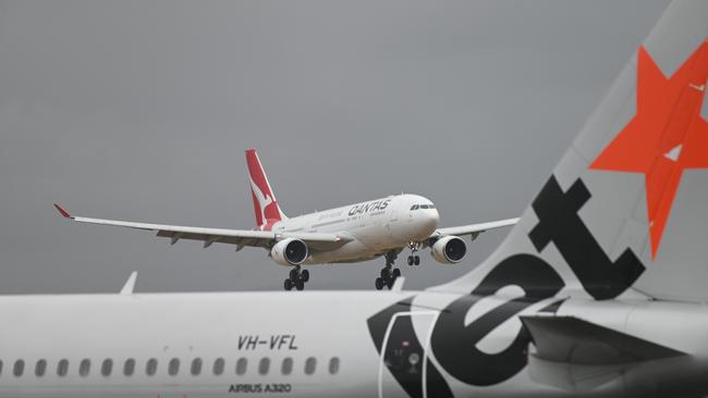 Qantas and Jetstar have slashed a number of domestic and international flights as Omicron spikes around the world. Picture: NCA NewsWire / Naomi Jellicoe