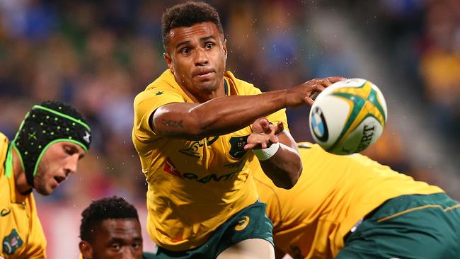 PERTH, AUSTRALIA - SEPTEMBER 09: Will Genia of Australia paxses the ball during The Rugby Championship match between the Australian Wallabies and the South Africa Springboks at nib Stadium on September 9, 2017 in Perth, Australia. (Photo by Paul Kane/Getty Images)