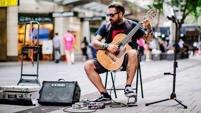 More than 200 people have signed a petition calling on Port Phillip Council to scrap its ban on buskers using speakers.