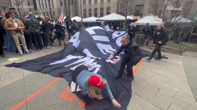 Trump supporters and protesters clash outside Manhattan courthouse