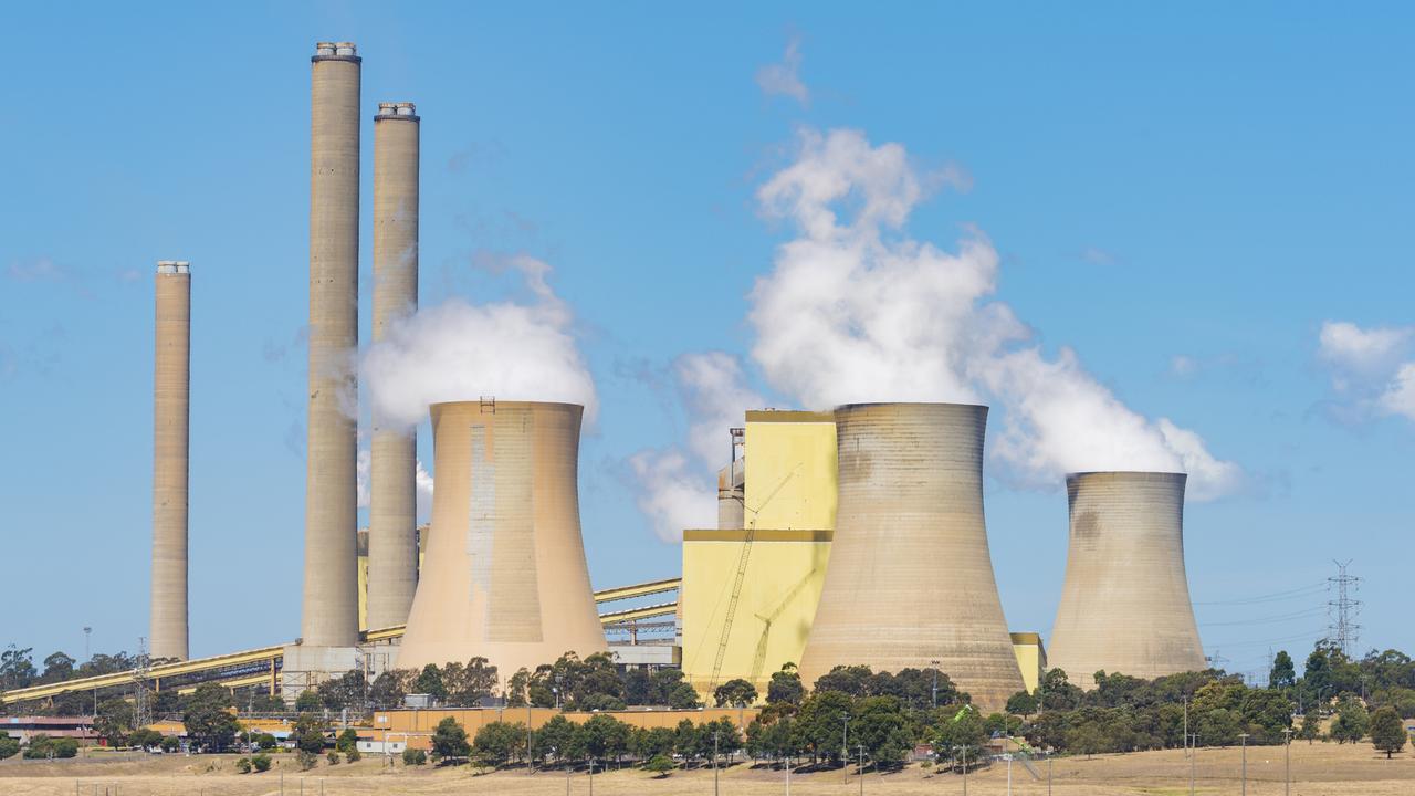 Burning coal to make electricity at a coal-fired power station like this one is a major cause of greenhouse gas emissions. Picture: iStock