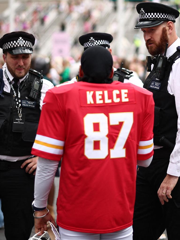 Police officers talk to a Swiftie dressed in the jersey of the star’s partner Travis Kelce. Picture: AFP