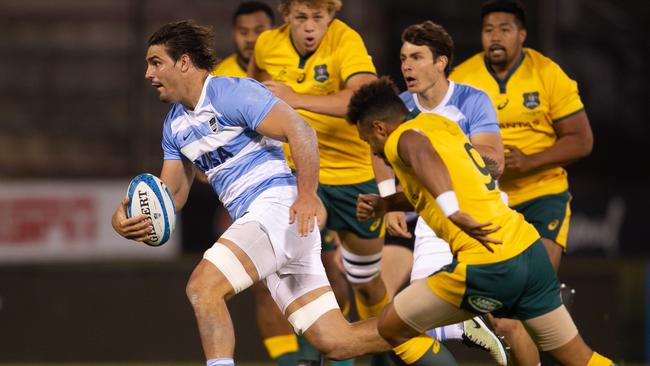 Pablo Matera of Argentina runs with the ball during an International Rugby Union Championship match against against Australia at the Padre Ernesto Martearena stadium in Salta, Argentina, on October 06, 2018. (Photo by Juan José Gasparini / AFP)