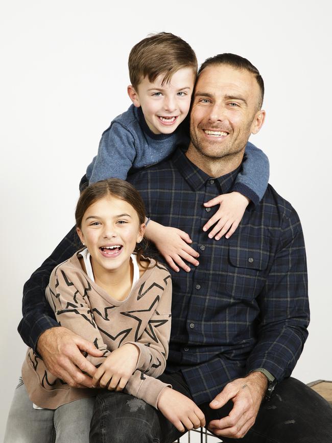 Commando Steve Willis with his kids Ella, 9, and Jack 6. Picture: Justin Lloyd