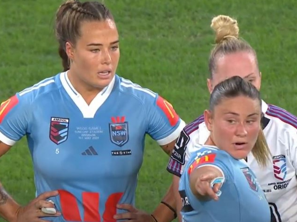 Kelly (L) and Keeley Davis (R) talk to referee Belinda Sharp.