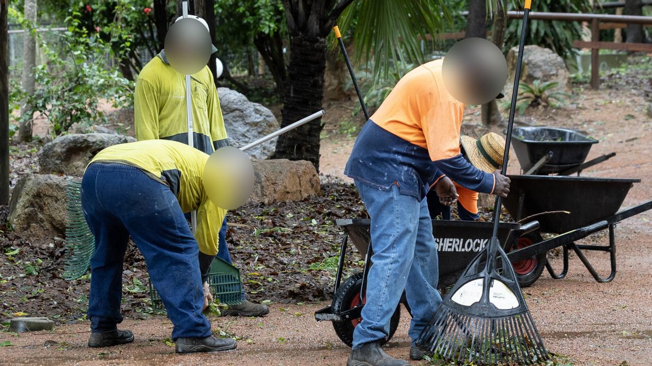 QCS Low security prisoners supporting sanctuary clean up. Picture: QCS