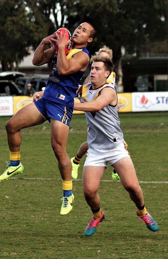 Kevin Kean marks for Noble Park. Pic: Mark Hillard