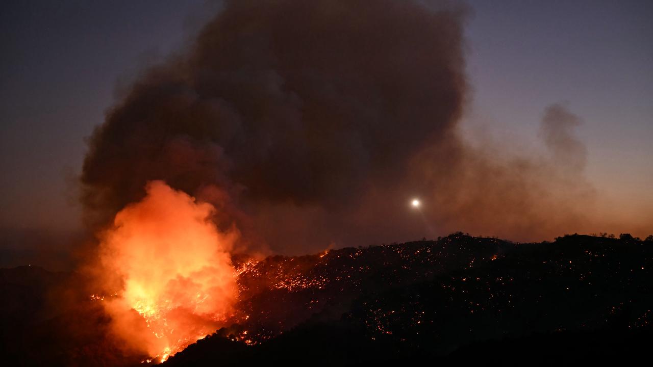 A rare ‘particularly dangerous situation’ warning has been issued in Los Angeles with dangerous wind guests set to resume. Picture: Patrick T Fallon/AFP