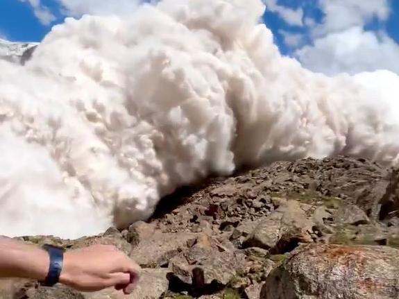 Horror video as avalanche swallows hiker