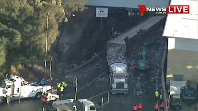 Truck crash blocks Sydney’s M5 tunnel during peak hour (7 News)