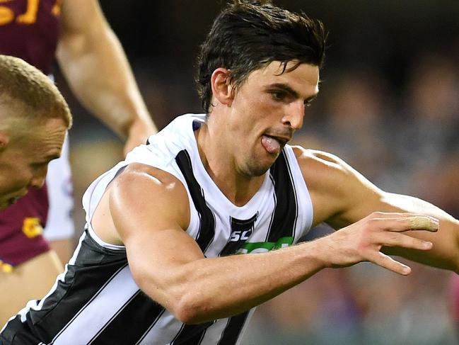 Scott Pendlebury of the Collingwood Magpies (centre) in action during the Round 7 AFL match between the Brisbane Lions and the Collingwood Magpies at the Gabba in Brisbane, Sunday, May 6, 2018. (AAP Image/Dan Peled) NO ARCHIVING, EDITORIAL USE ONLY