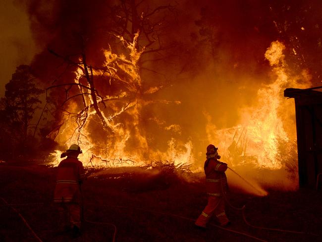 Bushfires are expected to flare up again as temperatures soar across NSW. Picture: Jeremy Piper