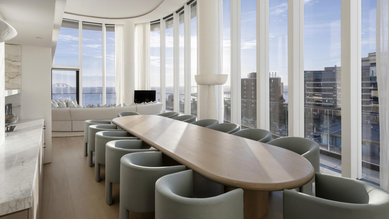 Space to dine with you and 13 friends.