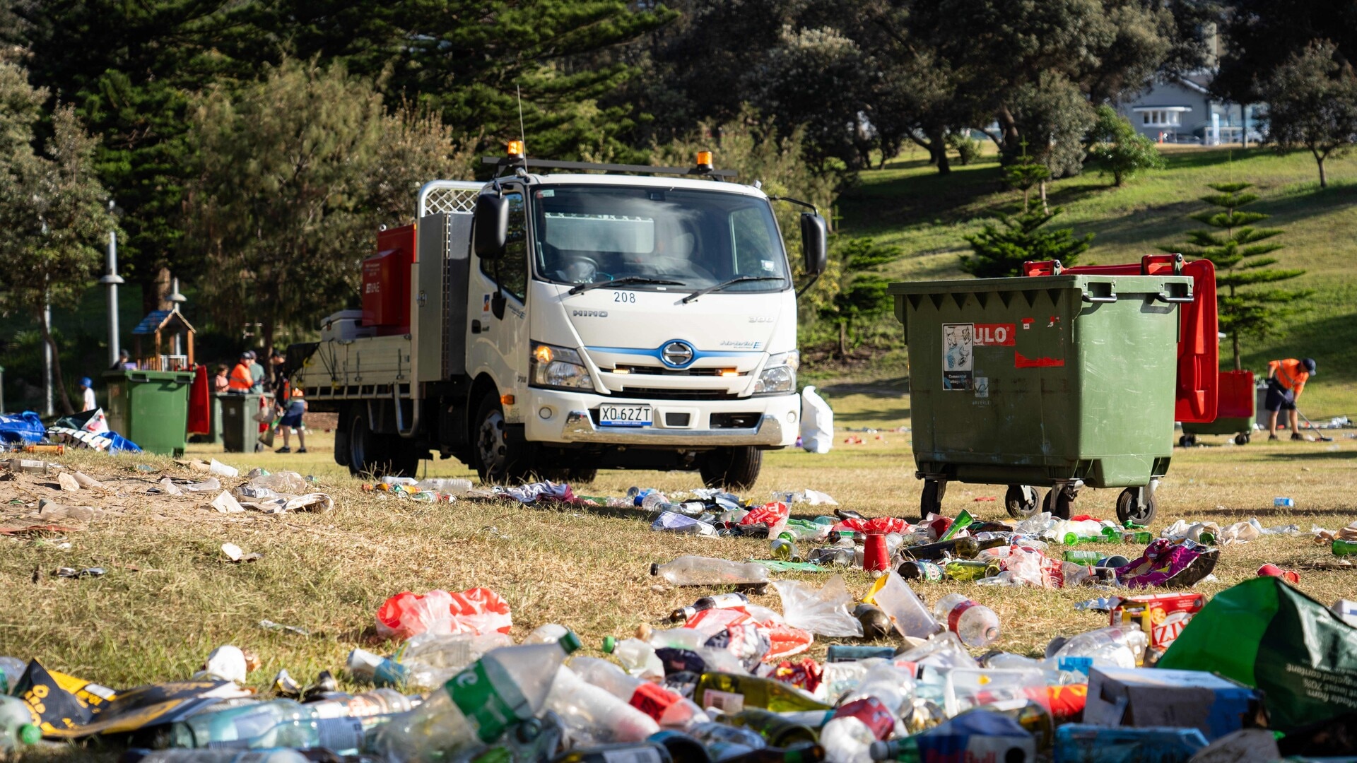 Bronte Beach Christmas Day party leaves trail of garbage