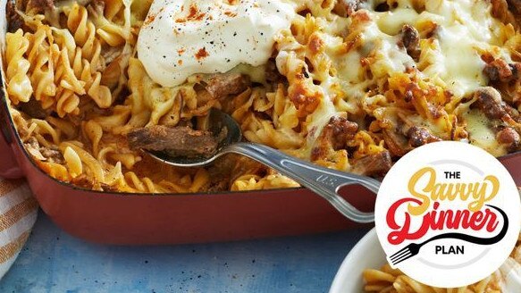 Savvy Dinner Plan's easy beef stroganoff pasta bake.