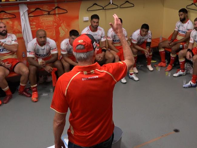 Wayne Bennett addresses his players at half time.