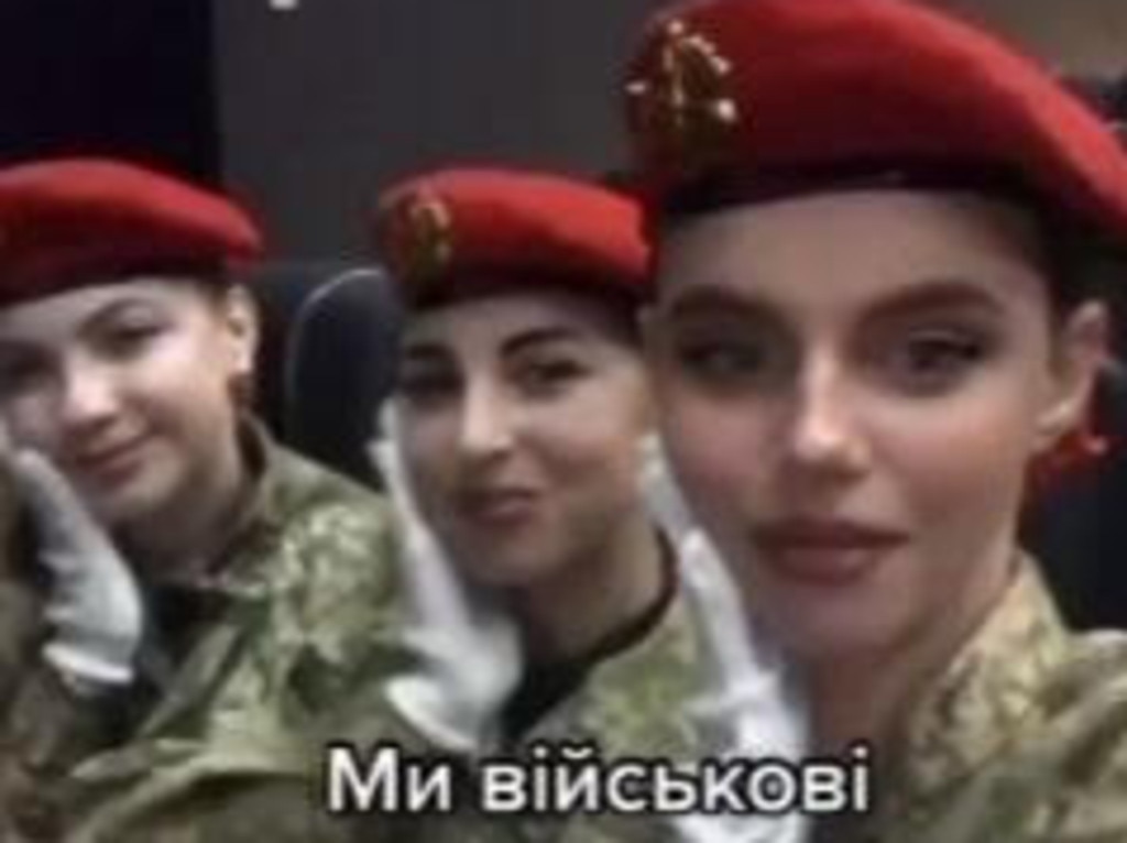 The videos often feature posing female troops. Picture: TikTok/@katiusha2882