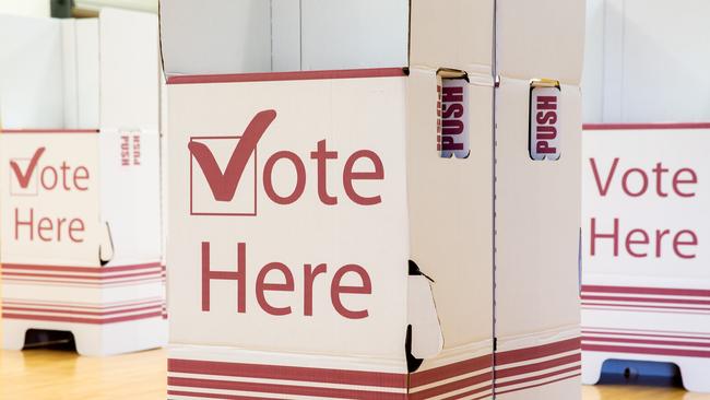 Voting at Logan City Council elections at Daisy Hill State School. AAP/Richard Walker