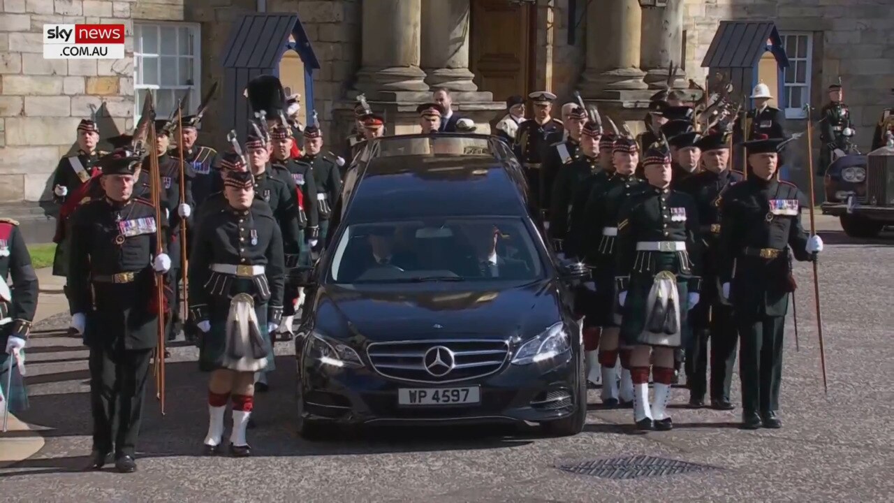 queen's journey from holyrood to st giles