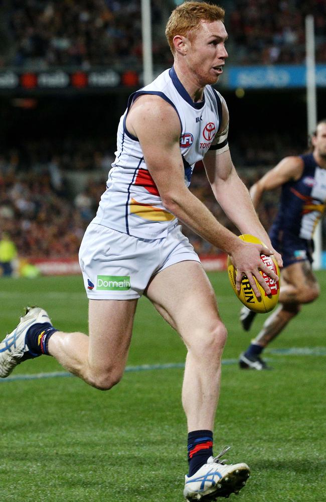 Lynch on the run in Perth against the Eagles. Photo: Colleen Petch.