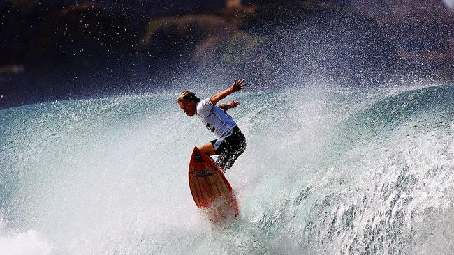 Chris Davidson in action in Mundaka in Spain in 1999. Picture: Pierre Tostee