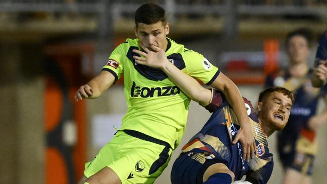 Adem Duratovic in action for Melbourne Victory.