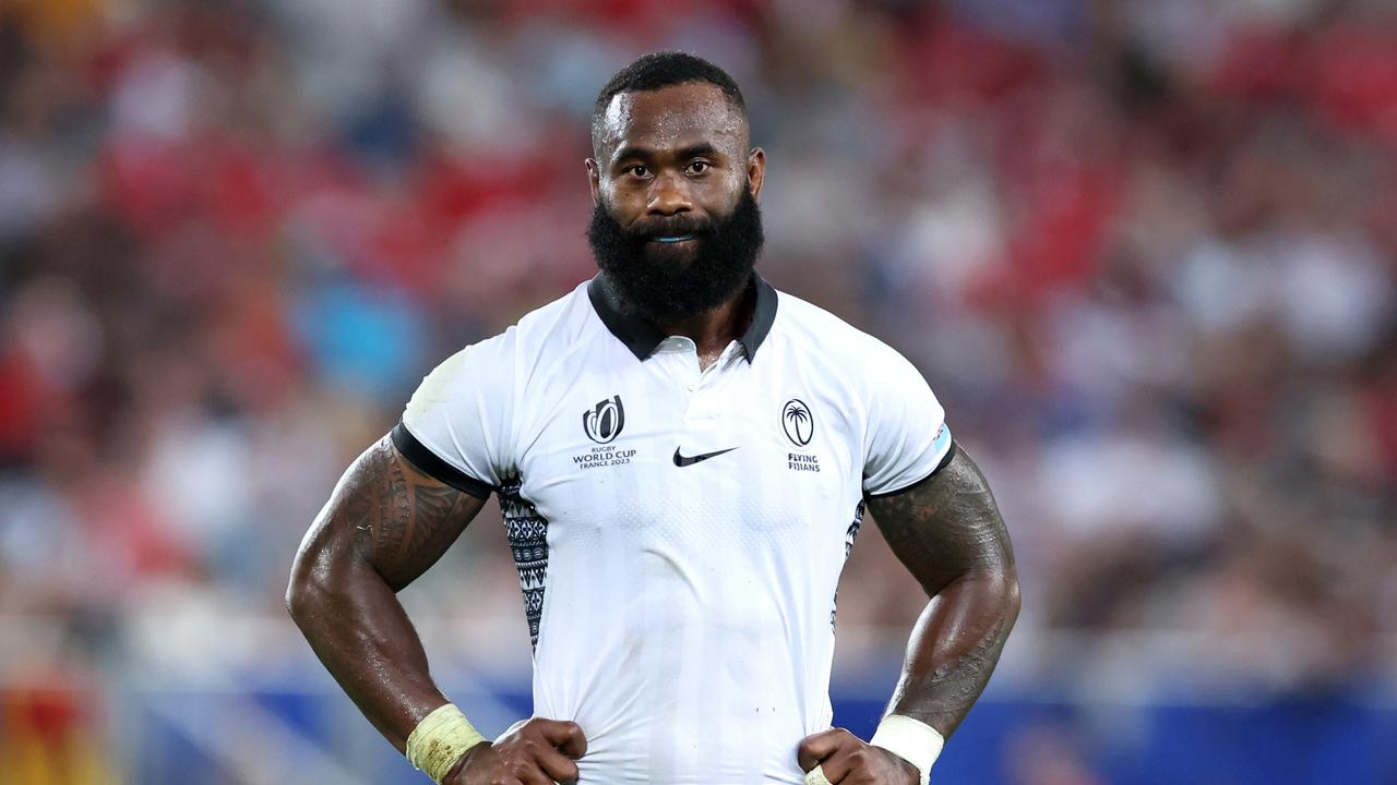 Semi Radradra de Fiji parece deprimido a tiempo completo después del partido de la Copa Mundial de Rugby Francia 2023 entre Gales y Fiji en el Nouveau Stade de Bordeaux el 10 de septiembre de 2023 en Burdeos, Francia.  (Foto de Alex Livesey/Getty Images)