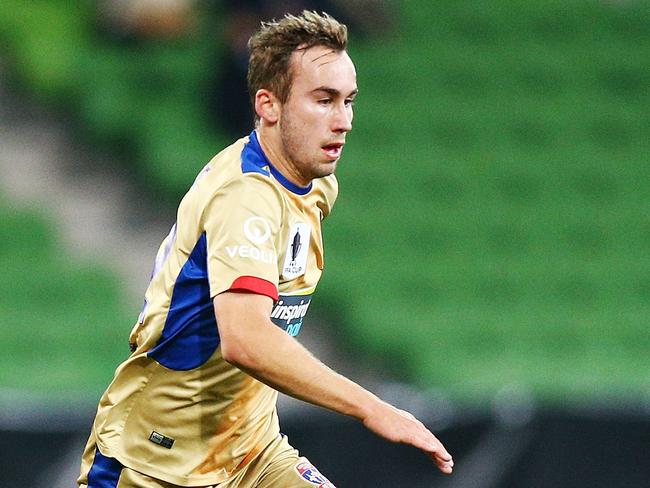 MELBOURNE, AUSTRALIA - AUGUST 29:  Angus Thurgate of the Jets runs with the ball during the FFA Cup round of 16 match between Melbourne City and Newcastle Jets at AAMI Park on August 29, 2018 in Melbourne, Australia.  (Photo by Michael Dodge/Getty Images)