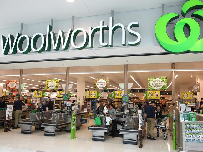 Woolworths, along with Coles and Ali are all hiring workers amid the coronavirus pandemic. Picture: AAP