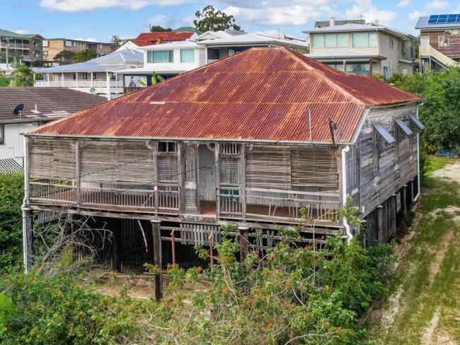 An uninhabitable heritage Queenslander home on an 810sq m block has lived up to pre-auction expectations when it changed hands for $2.005 million.