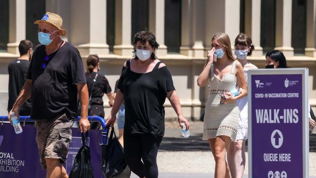 MELBOURNE, AUSTRALIA - NewsWire Photos 23 JANUARY 2022 : People line up for their booster vaccination at the Royal Exhibition Building as the omicron covid-19 variant spreads throughout Australia. Picture : NCA NewsWire / Ian Currie