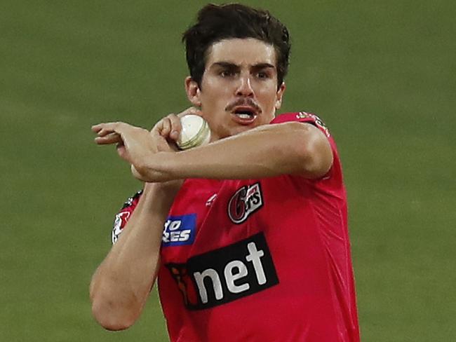 MELBOURNE, AUSTRALIA - JANUARY 24: Sean Abbott of the Sixers bowls during the Big Bash League match between the Sydney Sixers and Hobart Hurricanes at Melbourne Cricket Ground, on January 24, 2021, in Melbourne, Australia. (Photo by Daniel Pockett/Getty Images)