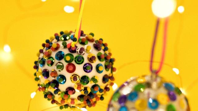 Christmas craft for kids: How to make a sequin bauble for your tree
