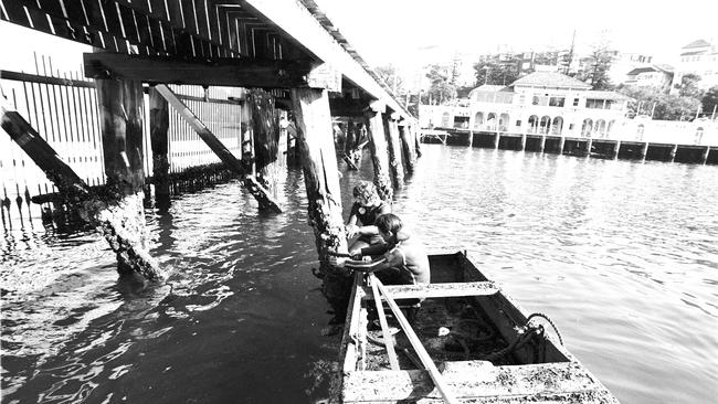 Divers assessing the integrity of the pool in July 1973. Photo Manly Daily