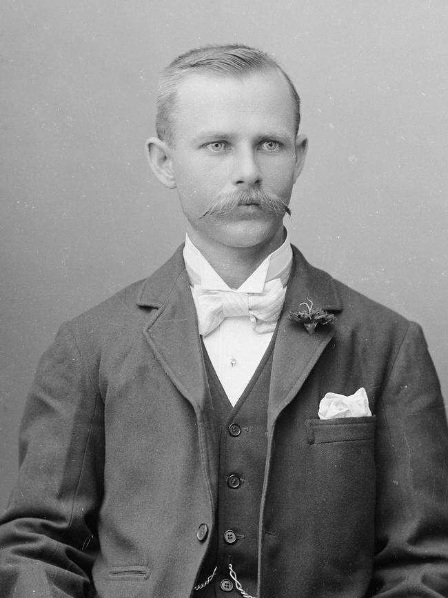 Alfred Elliott, 1899, print from glass plate negative.
