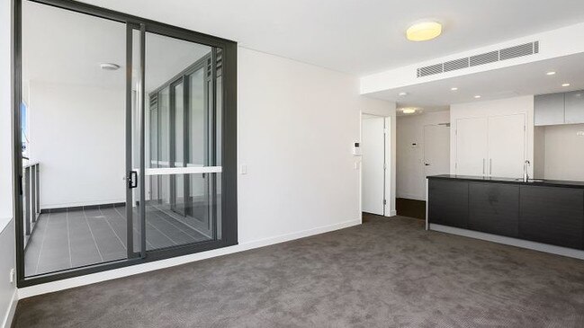 This unit on Rothschild Ave in Rosebery is being offered with the first two weeks rent “free”. The normal rent is $630 per week.