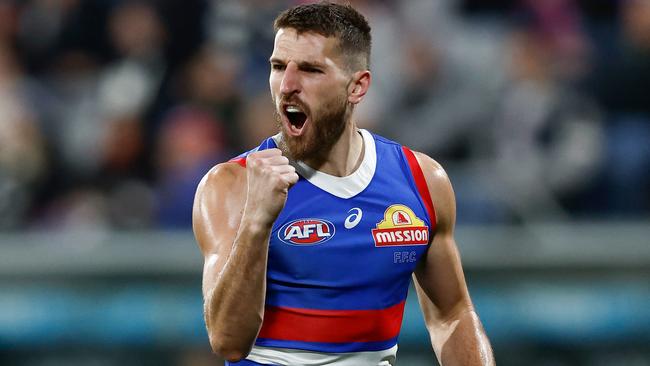 GEELONG, AUSTRALIA - AUGUST 26: Marcus Bontempelli of the Bulldogs celebrates during the 2023 AFL Round 24 match between the Geelong Cats and the Western Bulldogs at GMHBA Stadium on August 26, 2023 in Geelong, Australia. (Photo by Michael Willson/AFL Photos via Getty Images)