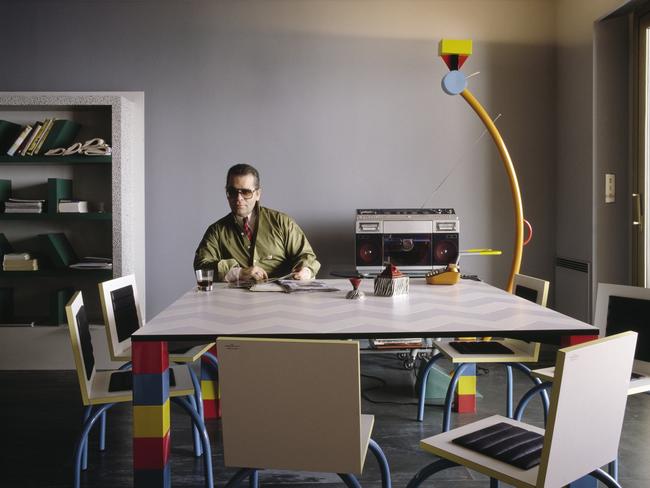 EMBARGO FOR WISH 01 MAR 2024. FEE MAY APPLY.  Karl Lagerfeld sitting in his Monte-Carlo home at the Unknown table by George Sowden with Riviera chairs by Michele De Lucchi. Photo: Jacques Schumacher