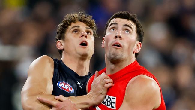 MELBOURNE, AUSTRALIA - SEPTEMBER 08: Charlie Curnow of the Blues and Tom McCartin of the Swans compete for the ball during the 2023 AFL First Elimination Final match between the Carlton Blues and the Sydney Swans at Melbourne Cricket Ground on September 08, 2023 in Melbourne, Australia. (Photo by Dylan Burns/AFL Photos via Getty Images)