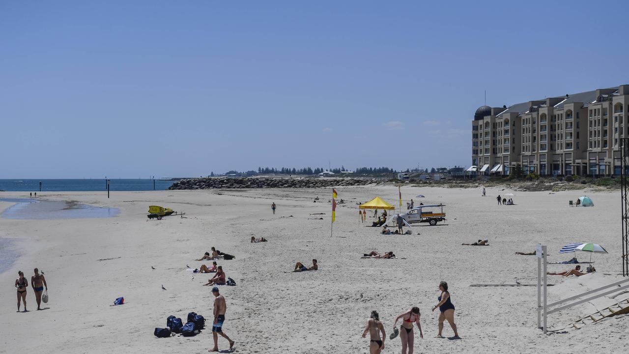 Glenelg beach. Picture: NCA NewsWire/ Roy VanDerVegt